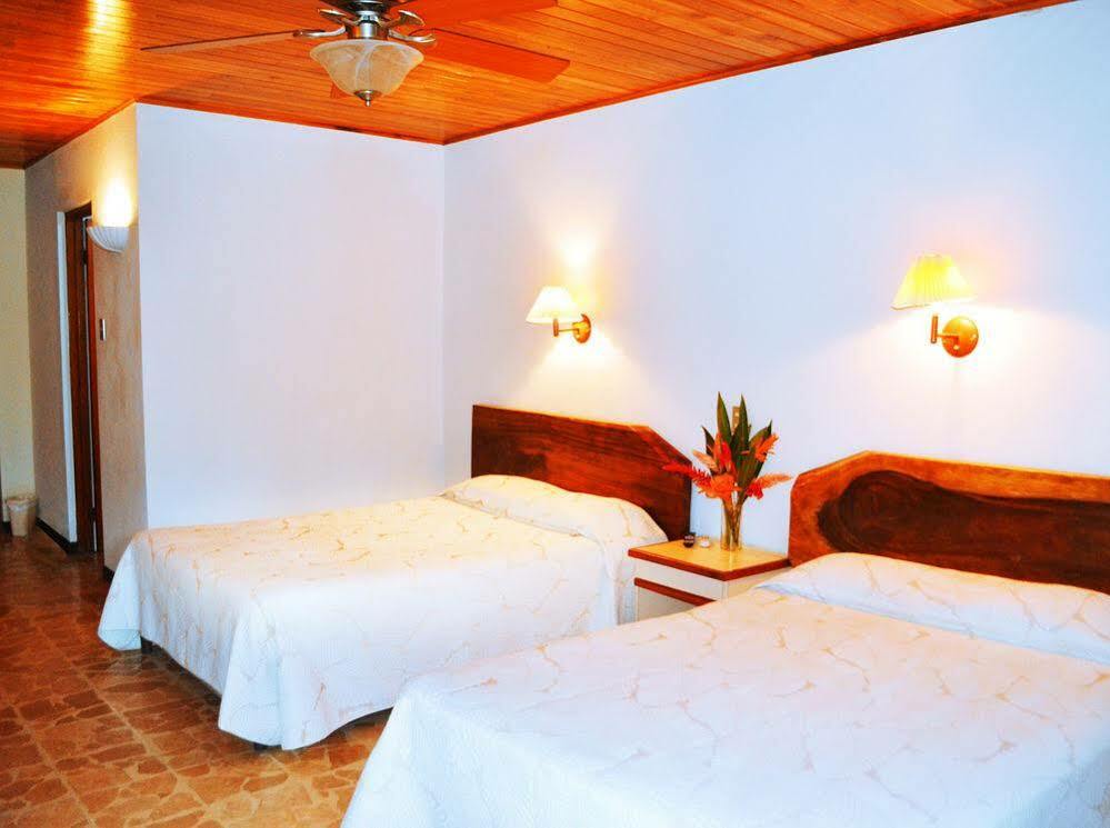 Karahe Beach Hotel มานูเอล อันโตนิโอ ภายนอก รูปภาพ